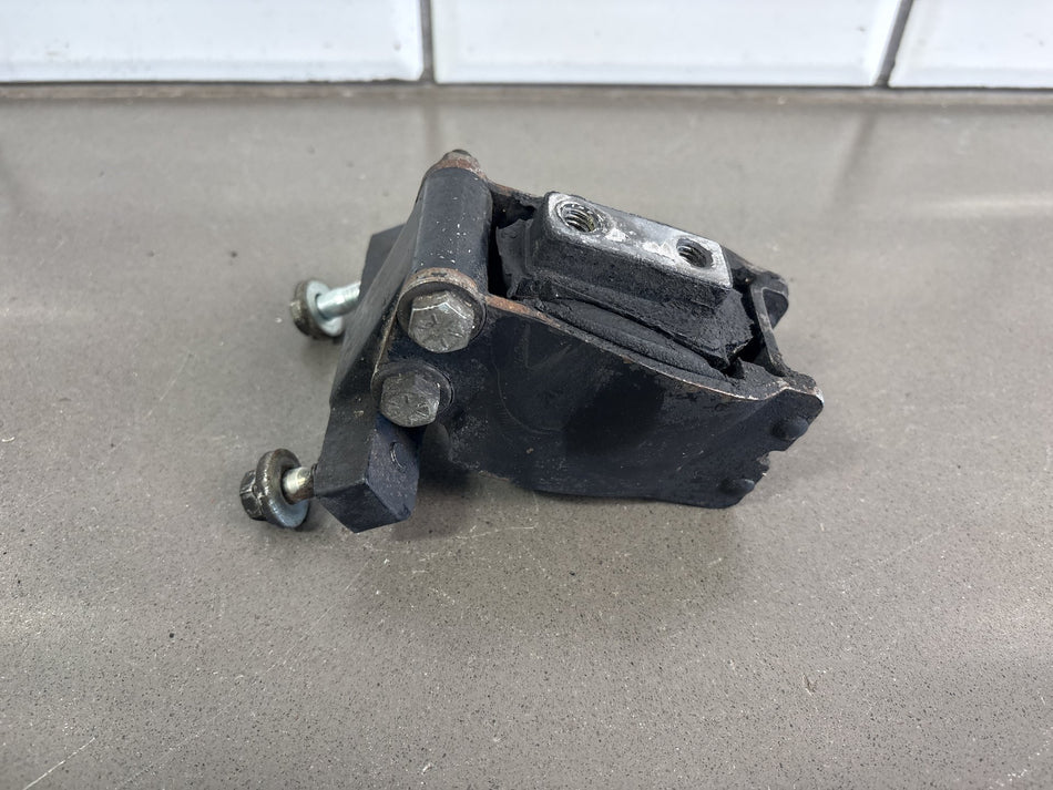 06-17 Dyna Super Glide Street Bob Fat Bob Harley Front Engine Isolator 47583-90B