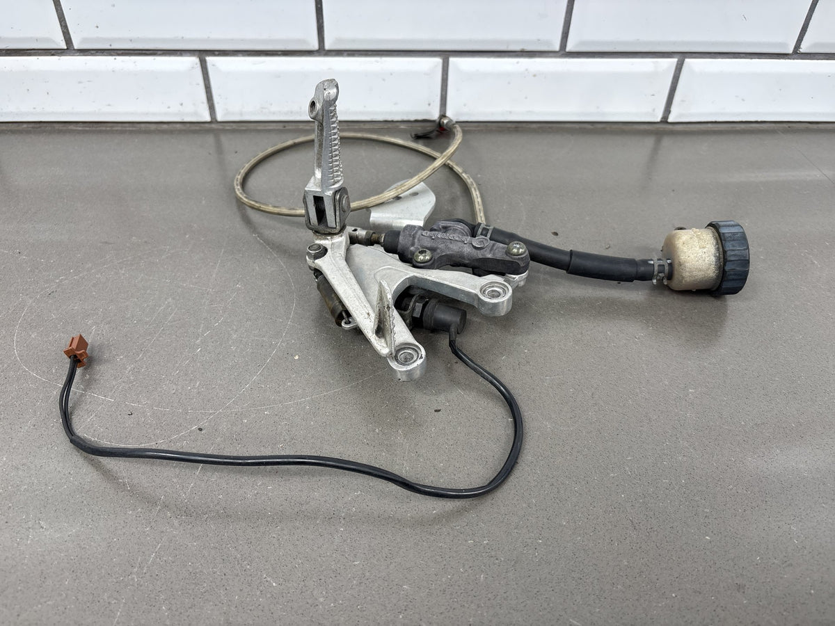1999-2000 Yamaha YZF-R6 Right Rearset Rear Brake Master Cylinder OEM