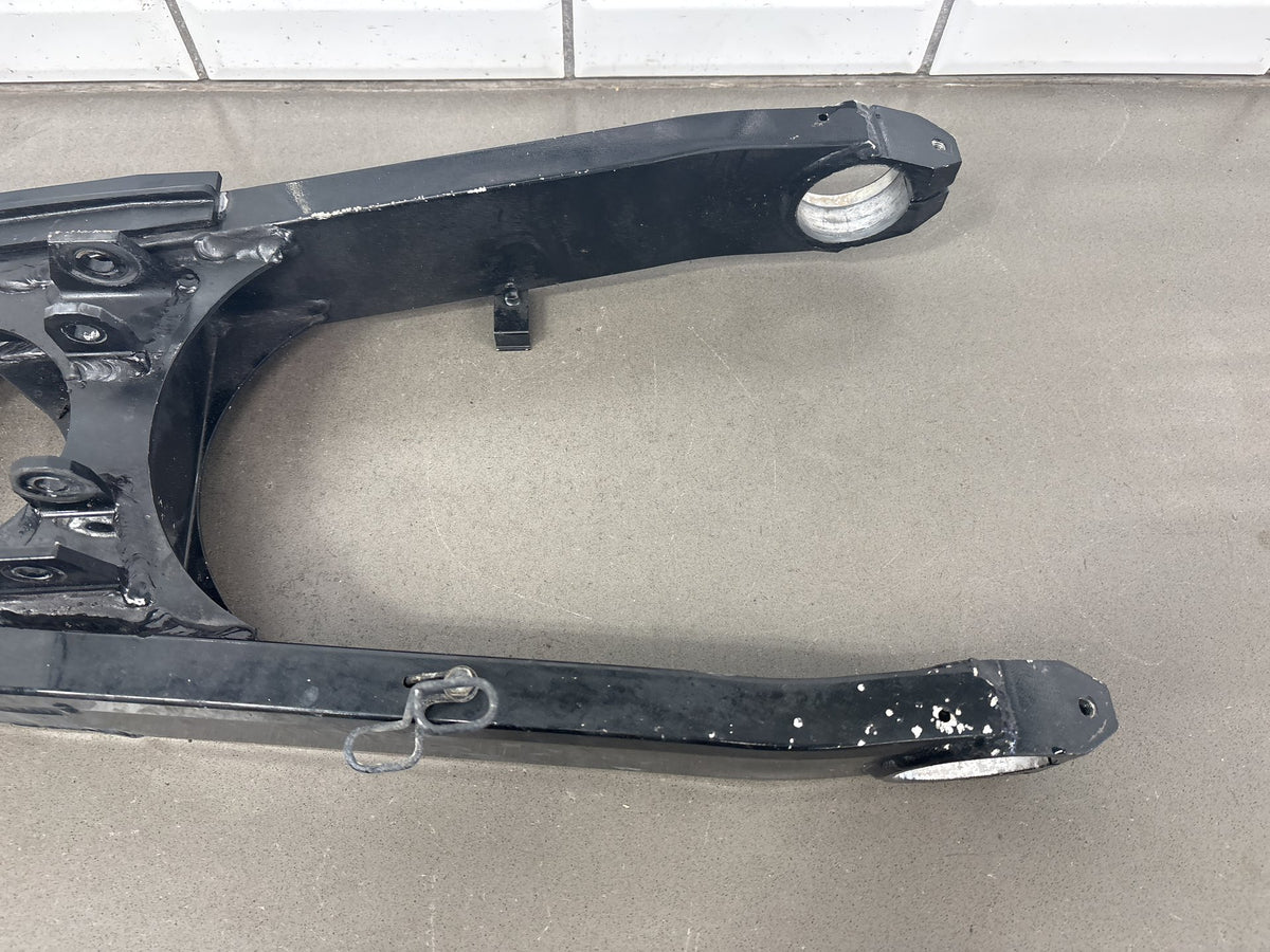 1990-1993 Kawasaki Ninja ZX-11 ZX1100C Swingarm Swing Arm OEM 33001-1351