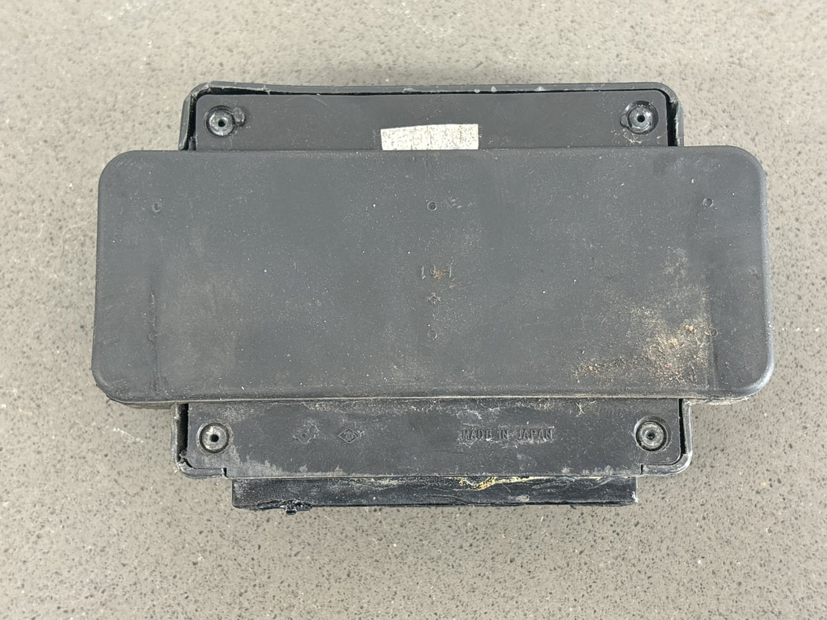 1990-1993 Kawasaki Ninja ZX-11 ZX1100C Junction Fuse Box OEM 26021-1077