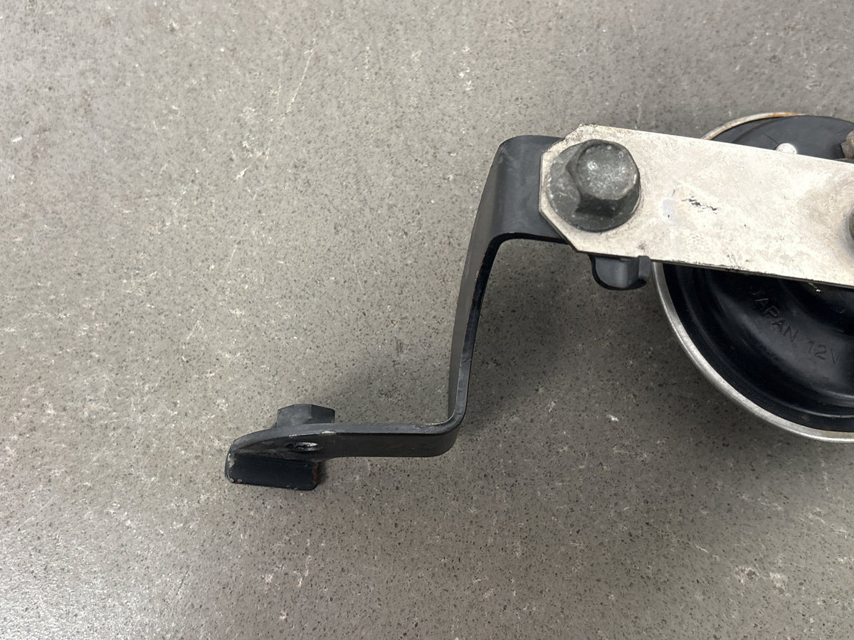 03-09 Suzuki SV650 SV650S Horn OEM 38500-17G00 38500-17G10